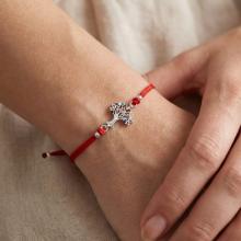 Гривна с червен конец и сребърен елемент Дървото на живота