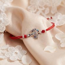 Гривна с червен конец и сребърен елемент Дървото на живота