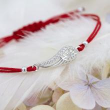 Гривна с червен конец и сребърен елемент ангелско крило BT28