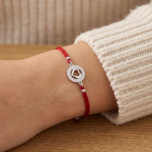 Гривна с червен конец и сребърен елемент сърце с циркони BT29