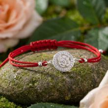 Гривна с червен конец и сребърен елемент роза с циркони