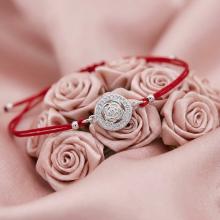 Гривна с червен конец и сребърен елемент роза с циркони