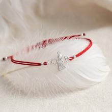 Гривна с червен конец и сребърен елемент ангелче с циркони