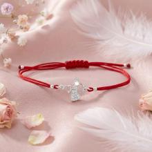 Гривна с червен конец и сребърен елемент ангелче с циркони