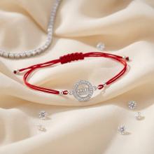 Гривна с червен конец и сребърен елемент коронка с циркони