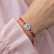 Гривна с червен конец и сребърен елемент коронка с циркони