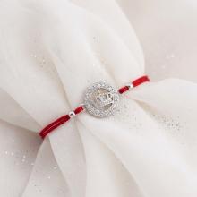 Гривна с червен конец и сребърен елемент коронка с циркони