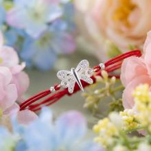 Гривна с червен конец и сребърен елемент пеперуда с циркони BT34 Гривна с червен конец и сребърен елемент пеперуда с циркони BT34