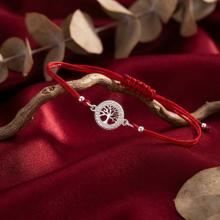 Гривна с червен конец и сребърен елемент пеперуда с циркони BT34 Гривна с червен конец и сребърен елемент пеперуда с циркони BT34