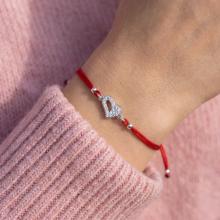 Гривна с червен конец и сребърен елемент сърце с цирконий BT47 Гривна с червен конец и сребърен елемент сърце с цирконий BT47