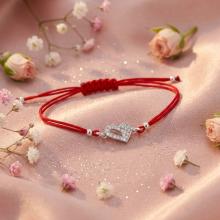 Гривна с червен конец и сребърен елемент сърце с цирконий BT47 Гривна с червен конец и сребърен елемент сърце с цирконий BT47