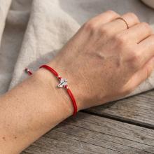 Гривна с червен конец и сребърен елемент ангелче с циркони