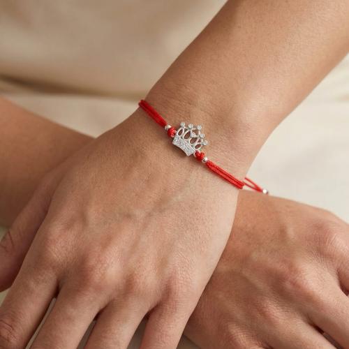 Гривна с червен конец и сребърен елемент корона с бели циркони