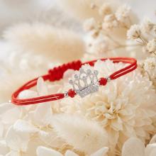 Гривна с червен конец и сребърен елемент корона с бели циркони