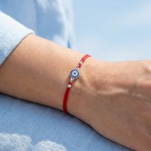 Гривна с червен конец и сребърен елемент синьо око BT92S