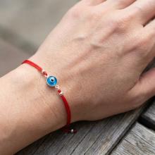 Гривна с червен конец и сребърен елемент синьо око BT95S Гривна с червен конец и сребърен елемент синьо око BT95S