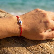 Гривна с червен конец и сребърен елемент синьо око BT96S