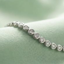 Златна гривна с диаманти Anabell