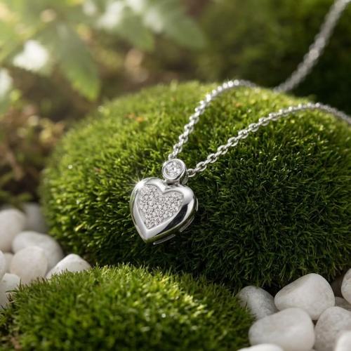 Златно колие Сърце с диаманти