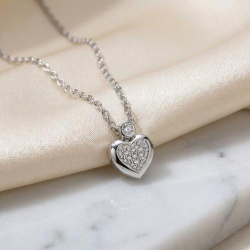 Златно колие Сърце с диаманти