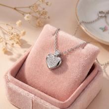 Златно колие Сърце с диаманти