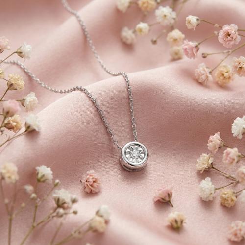 Златно колие с диамант