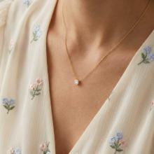 Златно колие с диамант