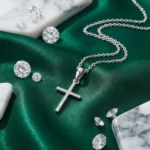 Златно колие Кръст с диаманти