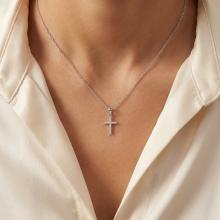 Златно колие Кръст с диаманти