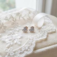 Златни обеци с Любов с диаманти