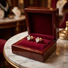 Златни обеци с Любов с диаманти