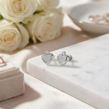 Златни обеци с Любов с диаманти