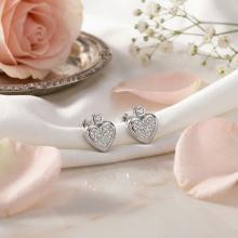 Златни обеци с Любов с диаманти