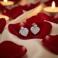 Златни обеци с Любов с диаманти