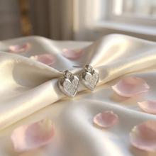 Златни обеци Любов с диаманти