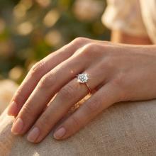 Диамантен годежен пръстен