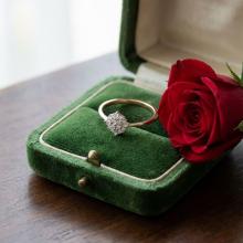 Диамантен годежен пръстен