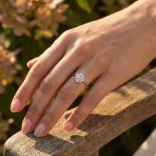 Диамантен годежен пръстен