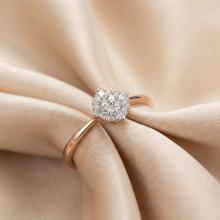 Диамантен годежен пръстен