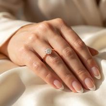 Диамантен годежен пръстен