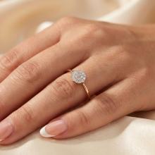 Диамантен годежен пръстен