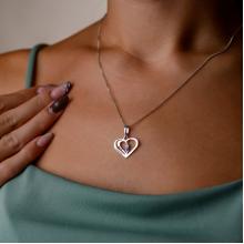 Сребърен Медальон Сърце с циркони Сребърен Медальон Сърце с циркони