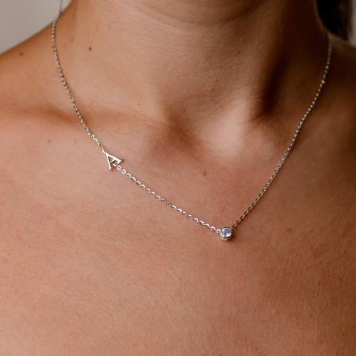 Златно колие с циркон и буква по избор